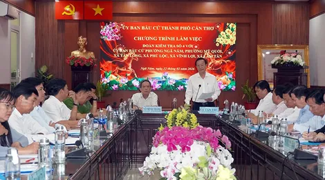 Đoàn kiểm tra số 4 - Ủy ban bầu cử TP Cần Thơ làm việc với Ủy ban bầu cử các xã, phường