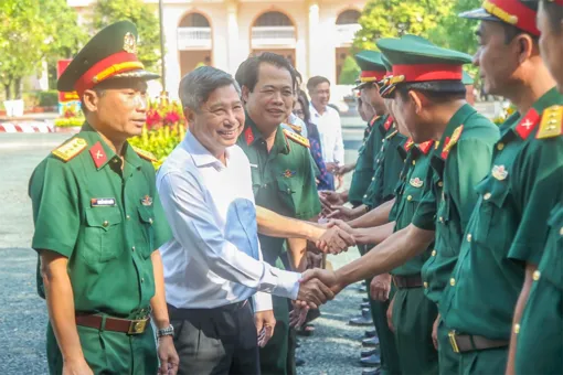 Đoàn công tác của TP Cần Thơ chúc Tết các Sư đoàn trực thuộc Quân khu 9