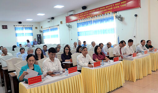 ទីក្រុងកឹងធើ៖ បង្កើតបញ្ជីឈ្មោះបុគ្គលចំនួន ២២ រូបដែលគ្រប់លក្ខណៈឈរឆ្នោតតំណាងរដ្ឋសភា អាស្រ័យភូមិភាគឧទ្ទេសនាម និងបុគ្គលចំនួន ១៤២ រូបគ្រប់លក្ខណៈឈរឆ្នោតតំណាងក្រុមប្រឹក្សាប្រជាជនទីក្រុង