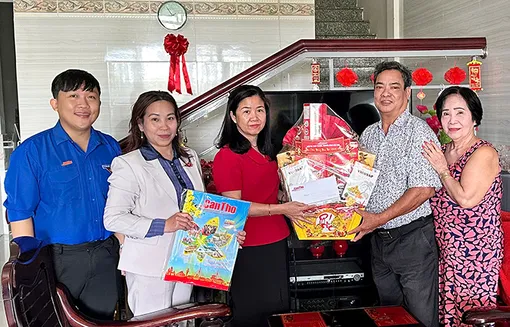 Lãnh đạo Báo và Phát thanh, Truyền hình Cần Thơ chúc Tết nguyên lãnh đạo cơ quan qua các thời kỳ