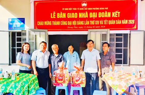 Bàn giao 2 căn nhà Đại đoàn kết