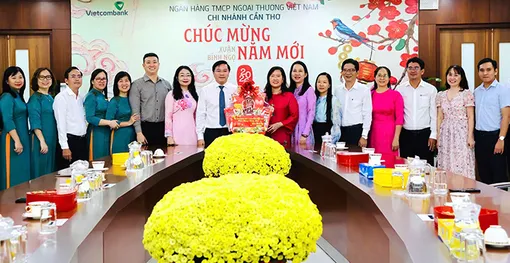 Bà Nguyễn Thị Ngọc Điệp thăm, chúc Tết 2 ngân hàng và Quỹ Đầu tư Phát triển TP Cần Thơ