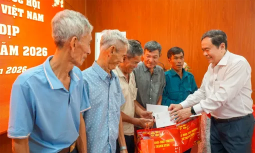 Chủ tịch Quốc hội Trần Thanh Mẫn chúc Tết Đảng ủy, Bộ Tư lệnh Quân khu 9 và các gia đình ở xã Thạnh Xuân