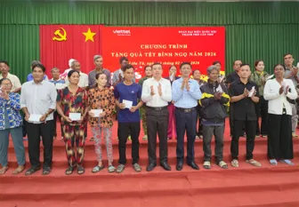 Tặng quà Tết cho người nghèo tại các xã Liêu Tú, Tài Văn và Lịch Hội Thượng