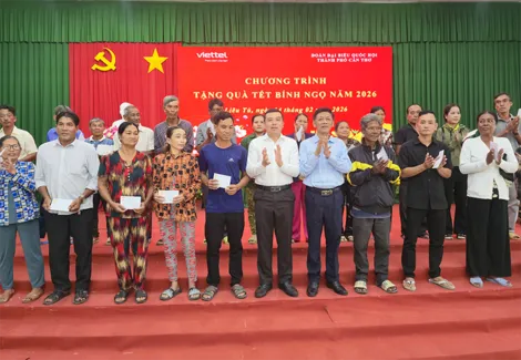 Tặng quà Tết cho người nghèo tại các xã Liêu Tú, Tài Văn và Lịch Hội Thượng