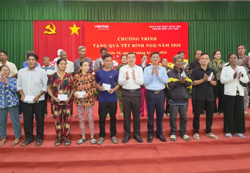 Tặng quà Tết cho người nghèo tại các xã Liêu Tú, Tài Văn và Lịch Hội Thượng