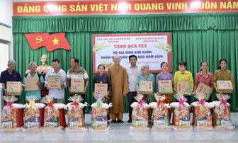 នា​យក​មន្ទីរ​ជន​ជាតិ​និង​សាសនា អញ្ជើញ​ទៅ​សួរ​សុខ​ទុក្ខ​ និង​ជូន​អំ ណោយ​ដល់​ជន​ជាតិ​ភាគ​តិច​នៅ​ទី​ក្រុង​កឹង​ធើ