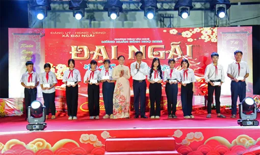 50 suất học bổng được trao tại chương trình văn nghệ “Đại Ngãi - Mùa xuân đầu tiên”