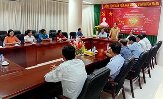 Ông Trần Văn Huyến, Phó Bí thư Thành ủy chúc Tết Báo và Phát thanh, Truyền hình Cần Thơ