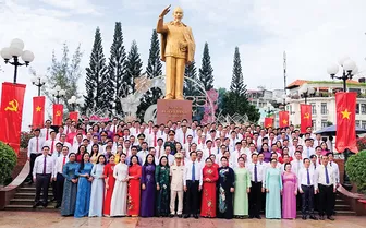 Noi theo gương sáng Bác Hồ<br>Lan tỏa hành động làm theo gương Bác