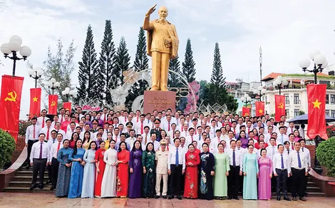 Noi theo gương sáng Bác Hồ<br>Lan tỏa hành động làm theo gương Bác