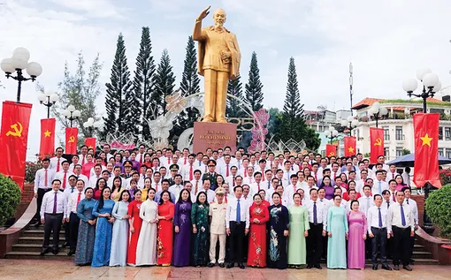 Noi theo gương sáng Bác Hồ<br>Lan tỏa hành động làm theo gương Bác