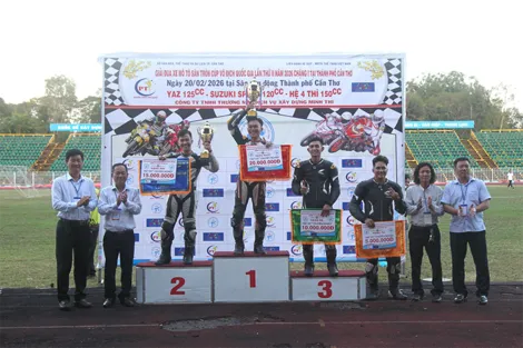 Lê Hùng Hữu Tín đăng quang đường đua mô tô hấp dẫn nhất sân Cần Thơ dịp mùng 4 Tết