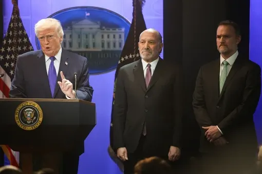 Tổng thống Trump tuyên bố tạm áp thuế toàn cầu 10% sau phán quyết của Tòa án Tối cao