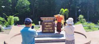 តំ​បន់​ចុង​ប៉ូល​ខាង​ត្បូង ជា​ទី​តាំង​ដែល​ភ្ញៀវ​ទេស​ចរ​ដើរ​កំ​សាន្ត​ក្នុង​ឱ​កាស​បុណ្យ​ចូល​ឆ្នាំ​ថ្មី​វៀត​ណាម​