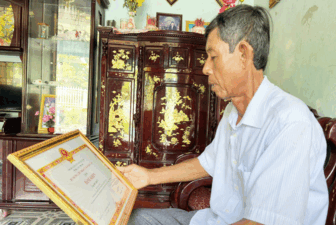 អ្នក​មាន​ប្រិយ​ភាព​គំ​រូ​