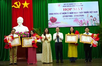 Nhiều đơn vị y tế họp mặt kỷ niệm Ngày Thầy thuốc Việt Nam