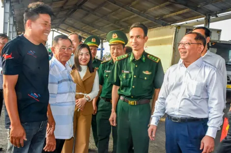 Lãnh đạo TP Cần Thơ động viên ngư dân trước chuyến ra khơi đầu năm