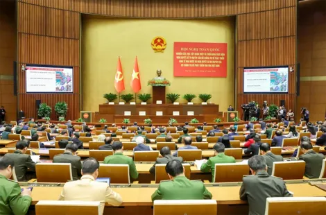 Khẩn trương thực hiện các nghị quyết của Bộ Chính trị vừa ban hành để góp phần xây dựng nước Việt Nam phát triển nhanh, bền vững