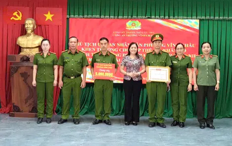 Công an phường Vĩnh Châu được thưởng “nóng” trong điều tra, khám phá án
