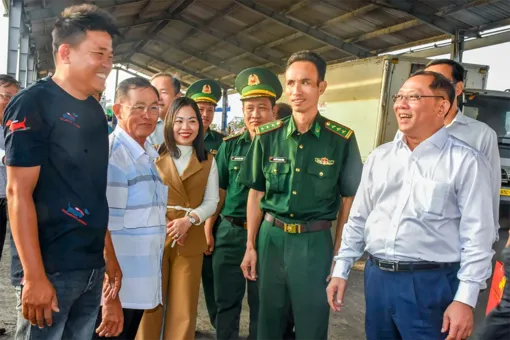 Lãnh đạo TP Cần Thơ động viên ngư dân trước chuyến ra khơi đầu năm
