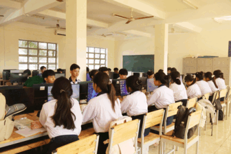 ទី​ក្រុង​កឹង​ធើ រួម​ដំ​ណើរ​ជា​មួយ​សិស្ស និស្សិត​ជន​ជាតិ​ភាគ​តិច​ទៅ​សា​លា​