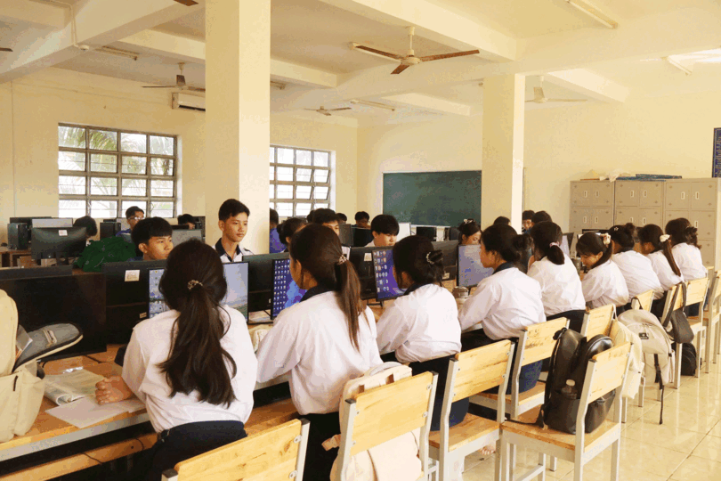 ទី​ក្រុង​កឹង​ធើ រួម​ដំ​ណើរ​ជា​មួយ​សិស្ស និស្សិត​ជន​ជាតិ​ភាគ​តិច​ទៅ​សា​លា​