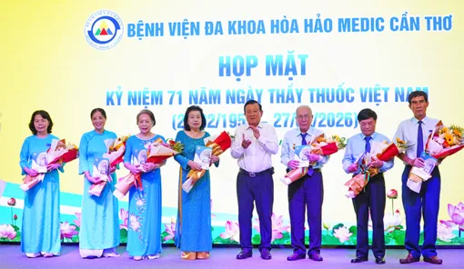 Bệnh viện Đa khoa Hòa Hảo - Medic Cần Thơ họp mặt kỷ niệm Ngày Thầy thuốc Việt Nam