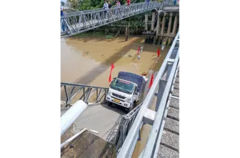 Sập cầu 30 tháng 4