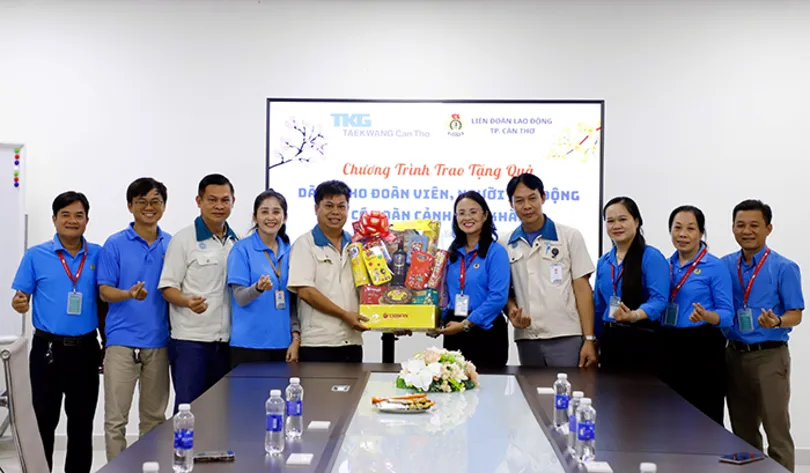 Lãnh đạo LĐLĐ TP Cần Thơ thăm hỏi tình hình sản xuất và đời sống người lao động