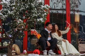 Giới trẻ Trung Quốc chi tiền thuê người yêu dịp Tết