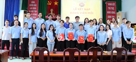 4 sinh viên Trường Đại học Tây Đô được kết nạp vào Đảng ngay trong ngày đầu ra quân Tháng Thanh niên