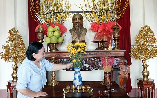 Địa chỉ đỏ thắp sáng y đức