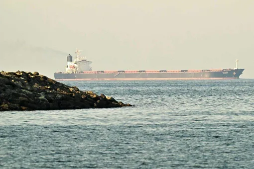 Các hãng vận tải biển lớn đình chỉ hoạt động qua Eo biển Hormuz