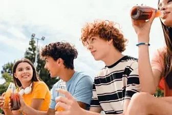Đồ uống có đường làm tăng lo âu ở người trẻ