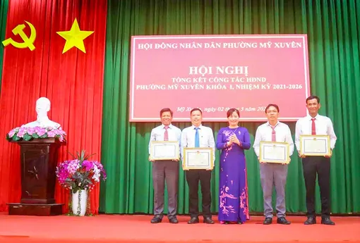 Đẩy mạnh ứng dụng công nghệ thông tin, chuyển đổi số trong hoạt động, mở rộng tương tác giữa đại biểu HĐND và cử tri qua nền tảng số