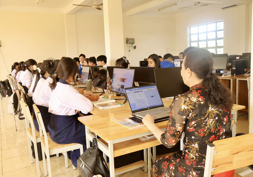 ទី​ក្រុង​កឹង​ធើ ជំ​រុញ​ការ​ផ្លាស់​ប្តូរ​ឌី​ជី​ថល​លើក​កម្ពស់​គុណ​ភាព​អប់រំ