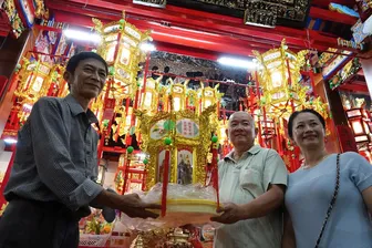 Đặc sắc Lễ hội Nguyên tiêu ở ngôi chùa Hoa 170 năm tuổi vừa được trùng tu tuyệt đẹp