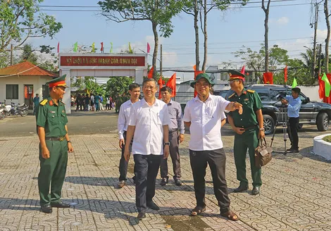 Chủ tịch UBND TP Cần Thơ kiểm tra công tác chuẩn bị lễ giao, nhận quân ở Cụm 8