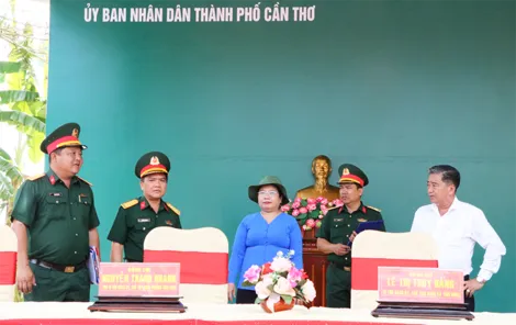 Lãnh đạo Thành ủy Cần Thơ kiểm tra công tác chuẩn bị tổ chức lễ giao nhận quân tại Cụm số 4