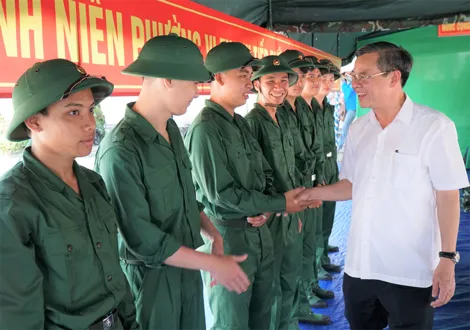 Chủ tịch UBND TP Cần Thơ kiểm tra công tác chuẩn bị lễ giao, nhận quân năm 2026 ở điểm giao, nhận quân số 9