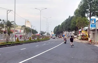 Đã giặm vá “ổ gà” trên đường Âu Cơ