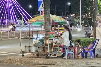 Mua bán lấn chiếm vỉa hè, lòng đường, tiềm ẩn nhiều nguy hiểm