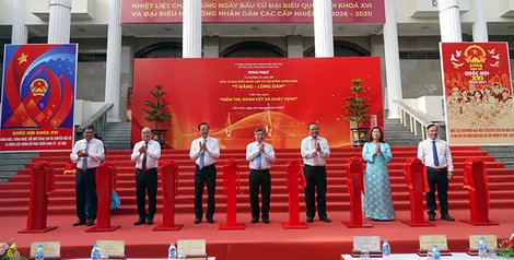 Triển lãm sách và trưng bày chuyên đề chào mừng bầu cử đại biểu Quốc hội và HĐND các cấp