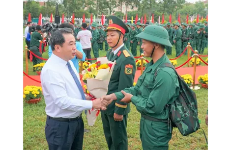 Trên 5.000 thanh niên TP Cần Thơ hăng hái lên đường nhập ngũ