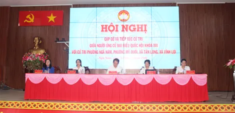 Các ứng cử viên đại biểu Quốc hội khóa XVI tiếp xúc cử tri Đơn vị bầu cử số 5