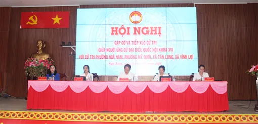 Các ứng cử viên đại biểu Quốc hội khóa XVI tiếp xúc cử tri Đơn vị bầu cử số 5