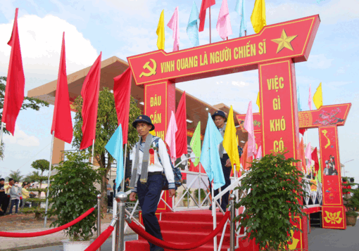 ពល​រដ្ឋ​ជាង ២.៣​០០ នាក់ ចេញ​ដំ​ណើរ​ទៅ​បំ​ពេញ​ភារ​កិច្ច​ការ​ពារ​មាតុ​ភូមិ