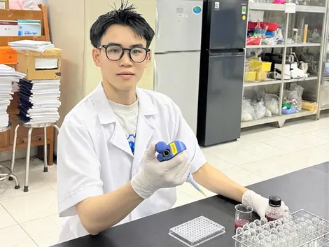 Sinh viên nghiên cứu thức uống lên men gạo lứt