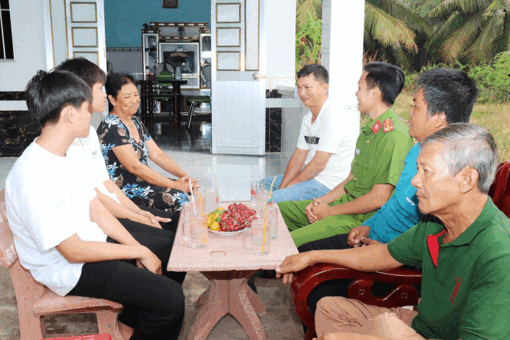 យុវ​វ័យ​ទី​ក្រុង​ស្ម័គ្រ​ចិត្ត​បំ​ពេញ​កា​តព្វ​កិច្ច​នគរ​បាល​ប្រ​ជា​ជន